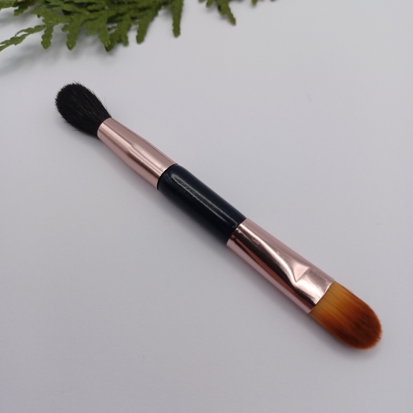 SOLD - 🎁FREE gift with purchase! Mini Makeup Brush Set - Picture 3 of 9